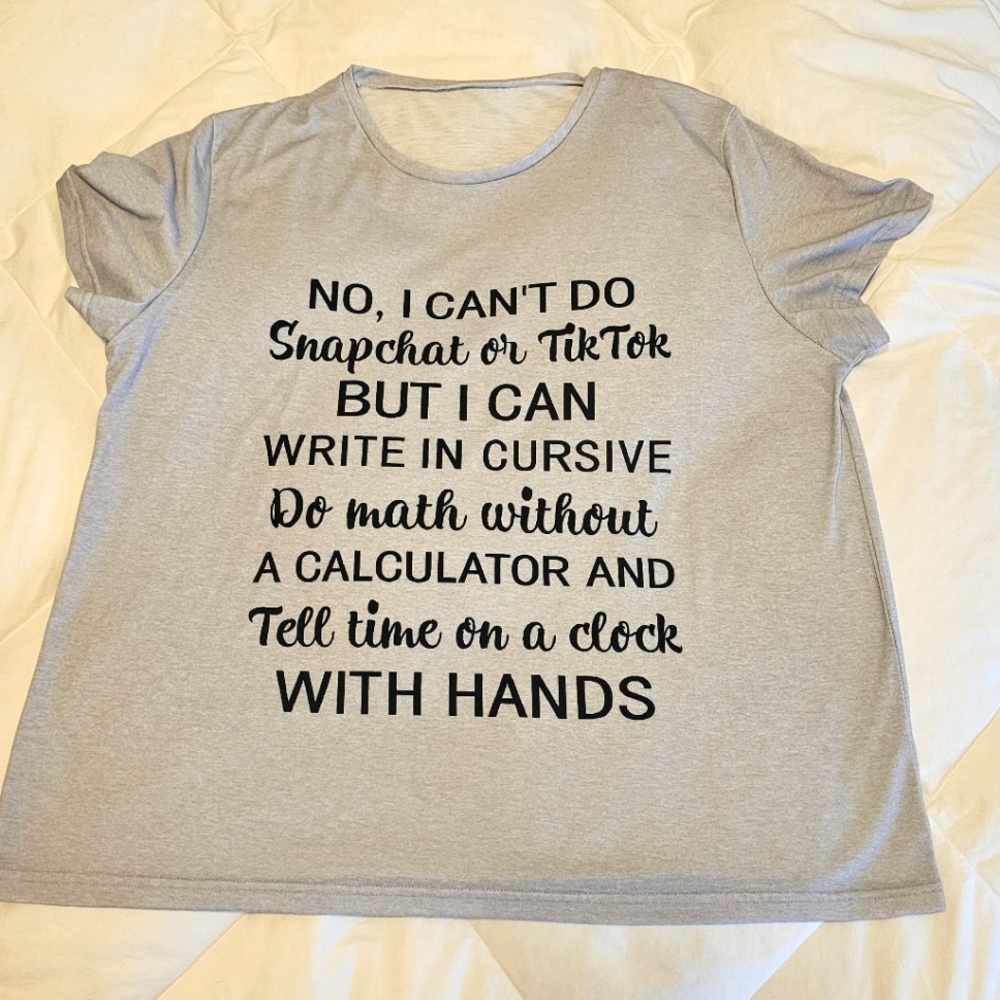 Graphic Tee Women's 2X Gray Short Sleeve Shirt